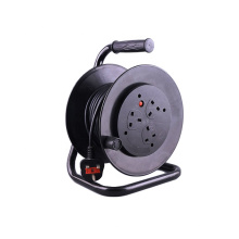 Overload Protected UK Tipo 3-Outlet Mains Extension Cord Reel